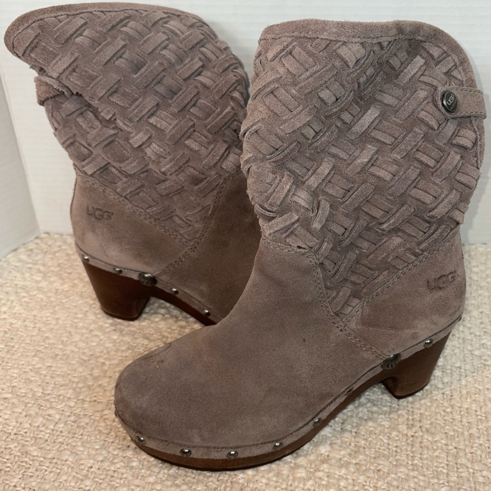 UGG Lynnea Arroyo Boots Tan Woven Suede Studded Clog Heel Size 6